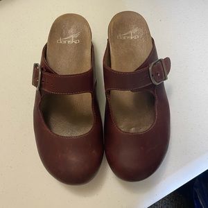size 39 dansko burgundy mule